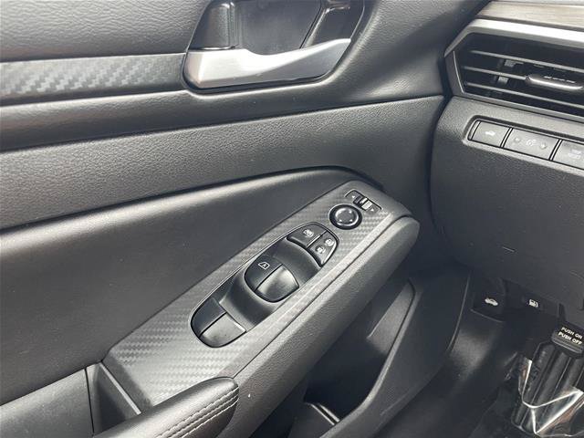 Used 2025 Nissan Altima 2.5 SV FWD image 27