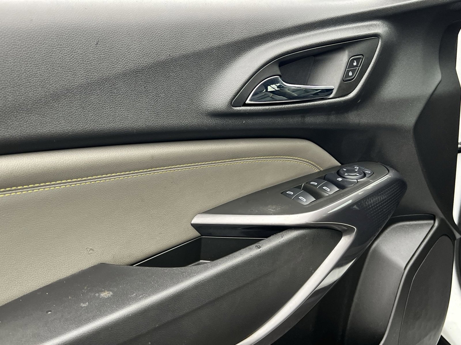 Used 2025 Chevrolet Trax ACTIV image 15