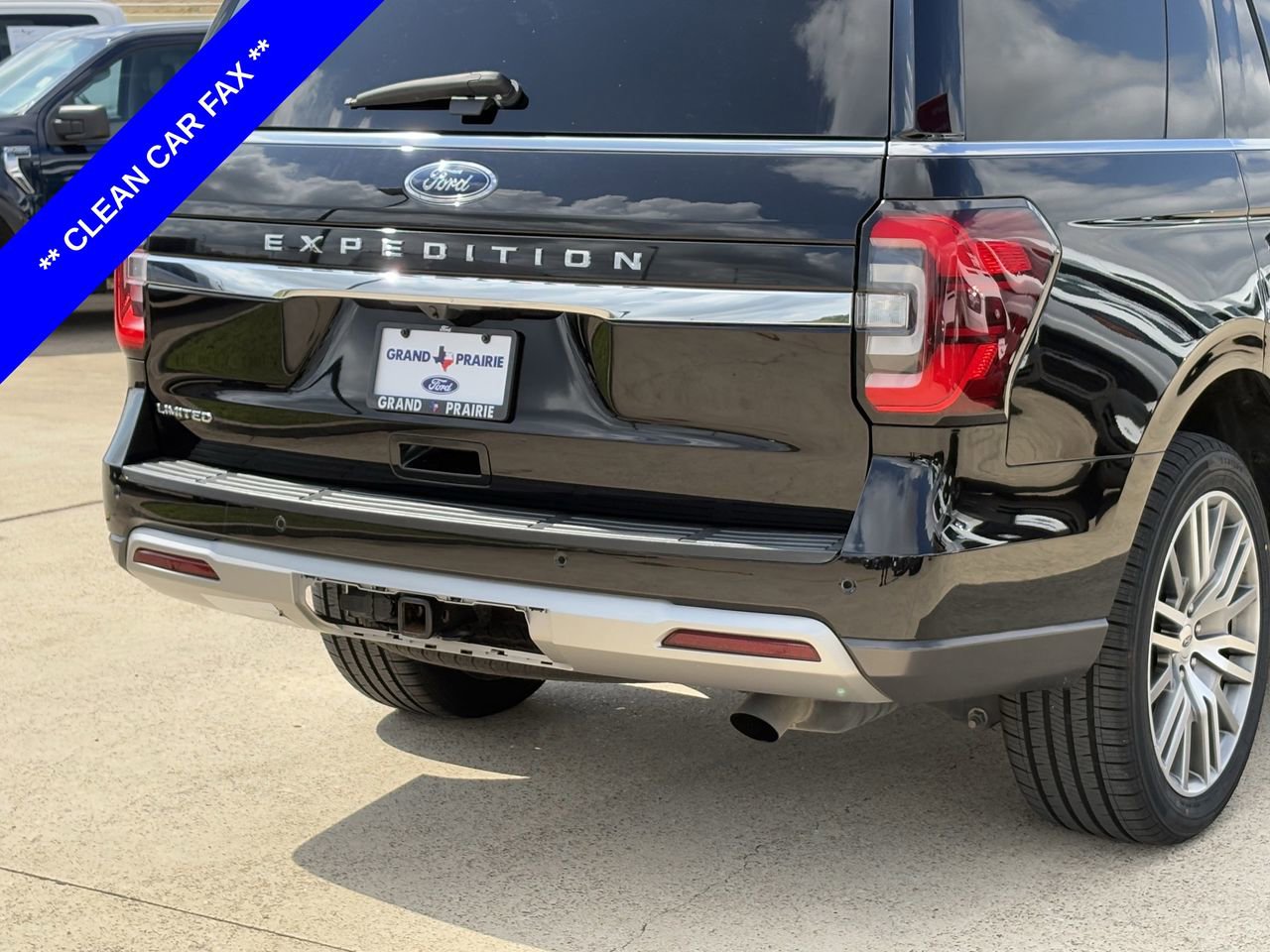 Certified 2024 Ford Expedition Limited AWD/4WD image 9