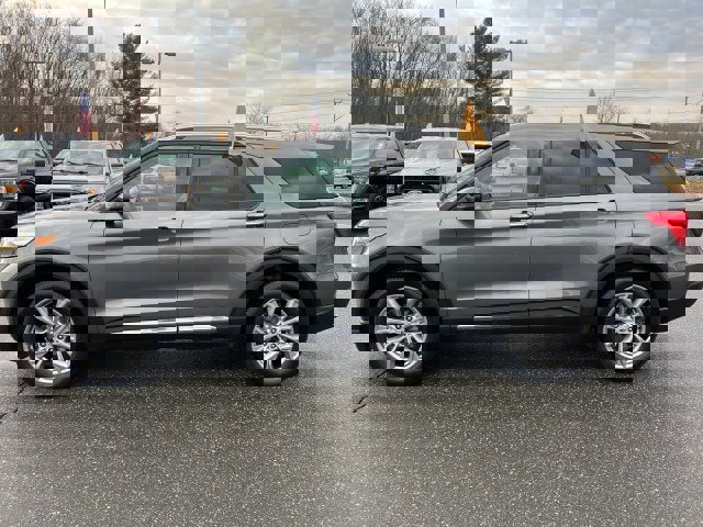 Certified 2023 Ford Explorer Limited w/ Equipment Group 301A image 2