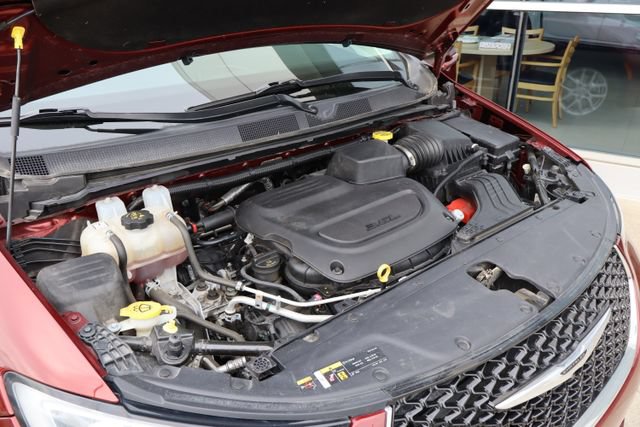 Used 2023 Chrysler Pacifica Touring-L FWD image 10