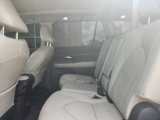 Used 2025 Toyota Grand Highlander FWD image 20