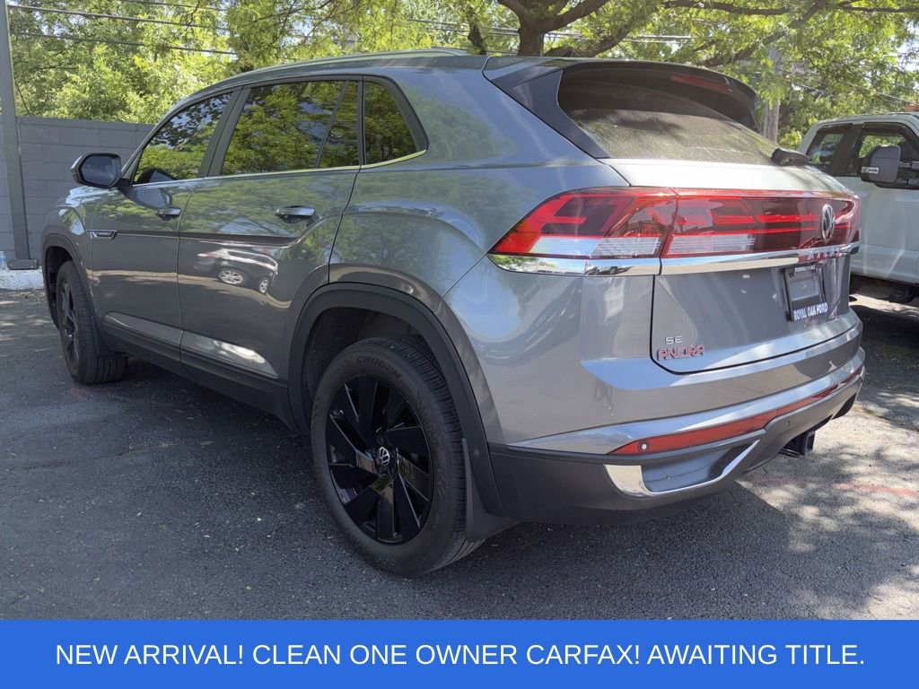 Used 2024 Volkswagen Atlas Cross Sport SE w/ Panoramic Sunroof Package FWD image 3