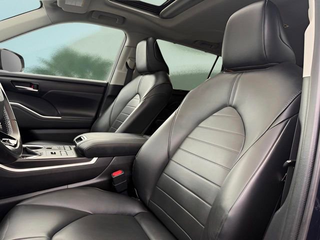 Used 2020 Toyota Highlander XLE image 19