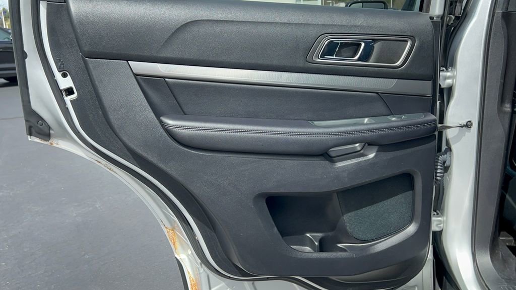 Certified 2018 Ford Explorer XLT w/ Equipment Group 202A AWD/4WD image 31