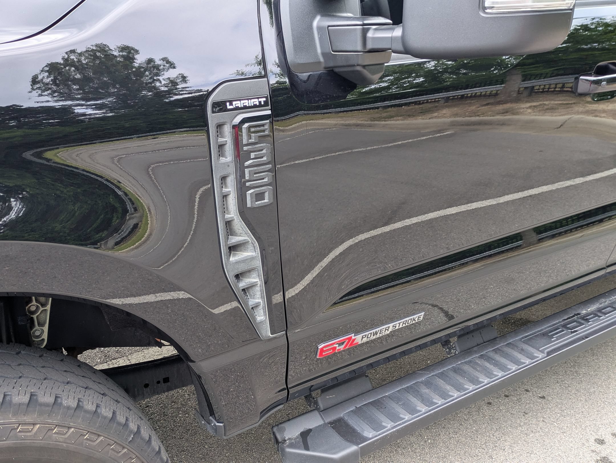 Certified 2025 Ford F350 Lariat w/ Lariat Ultimate Package AWD/4WD image 12