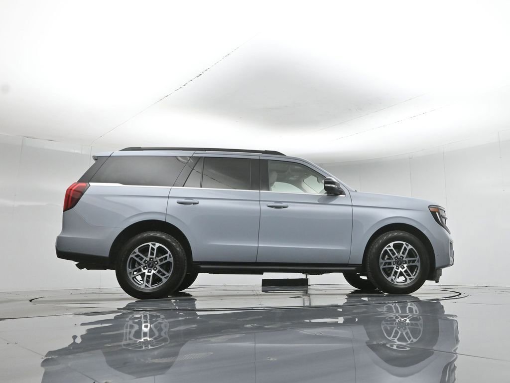Certified 2025 Ford Expedition Active AWD/4WD image 6