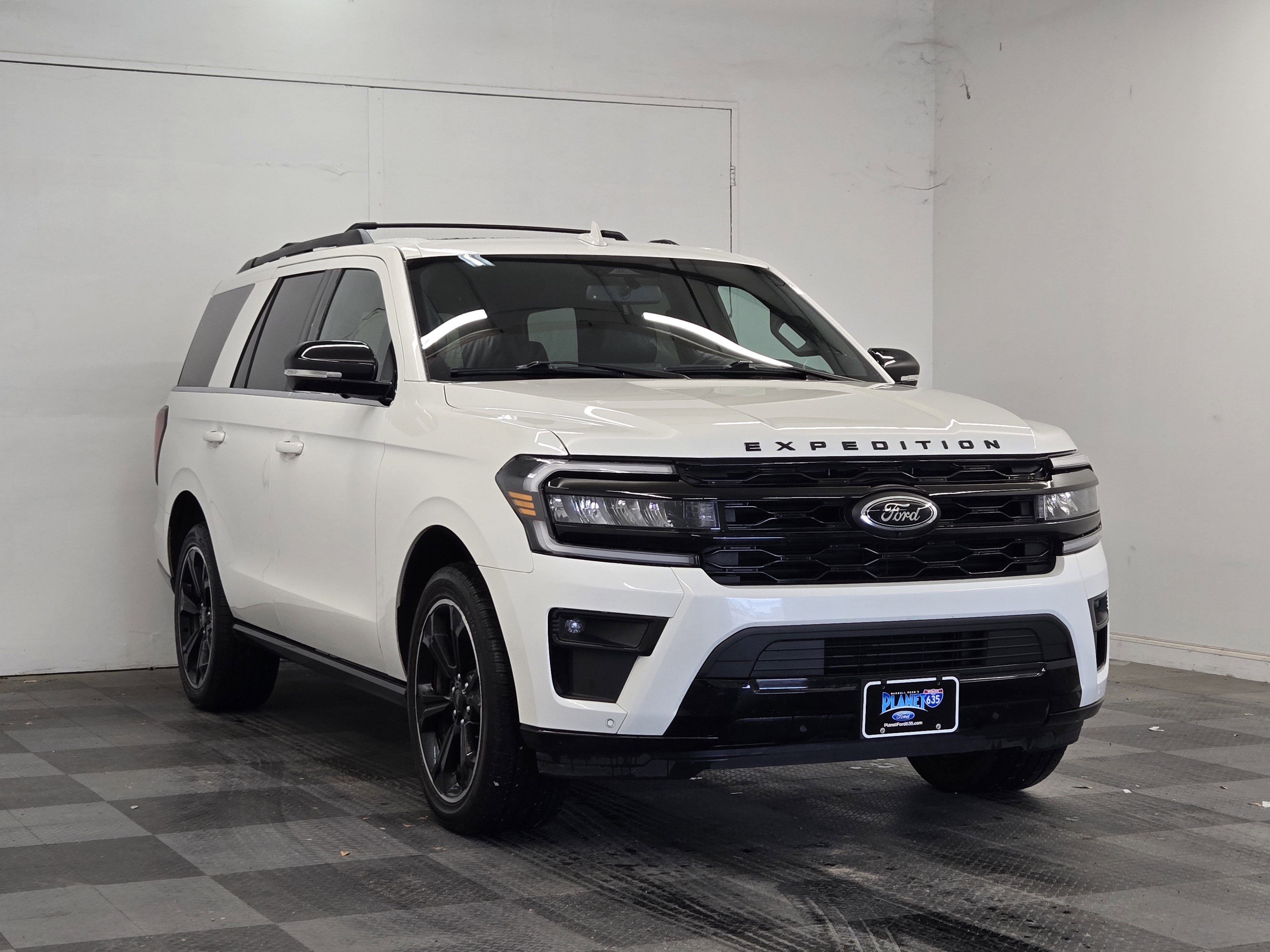 Certified 2024 Ford Expedition Limited AWD/4WD image 2