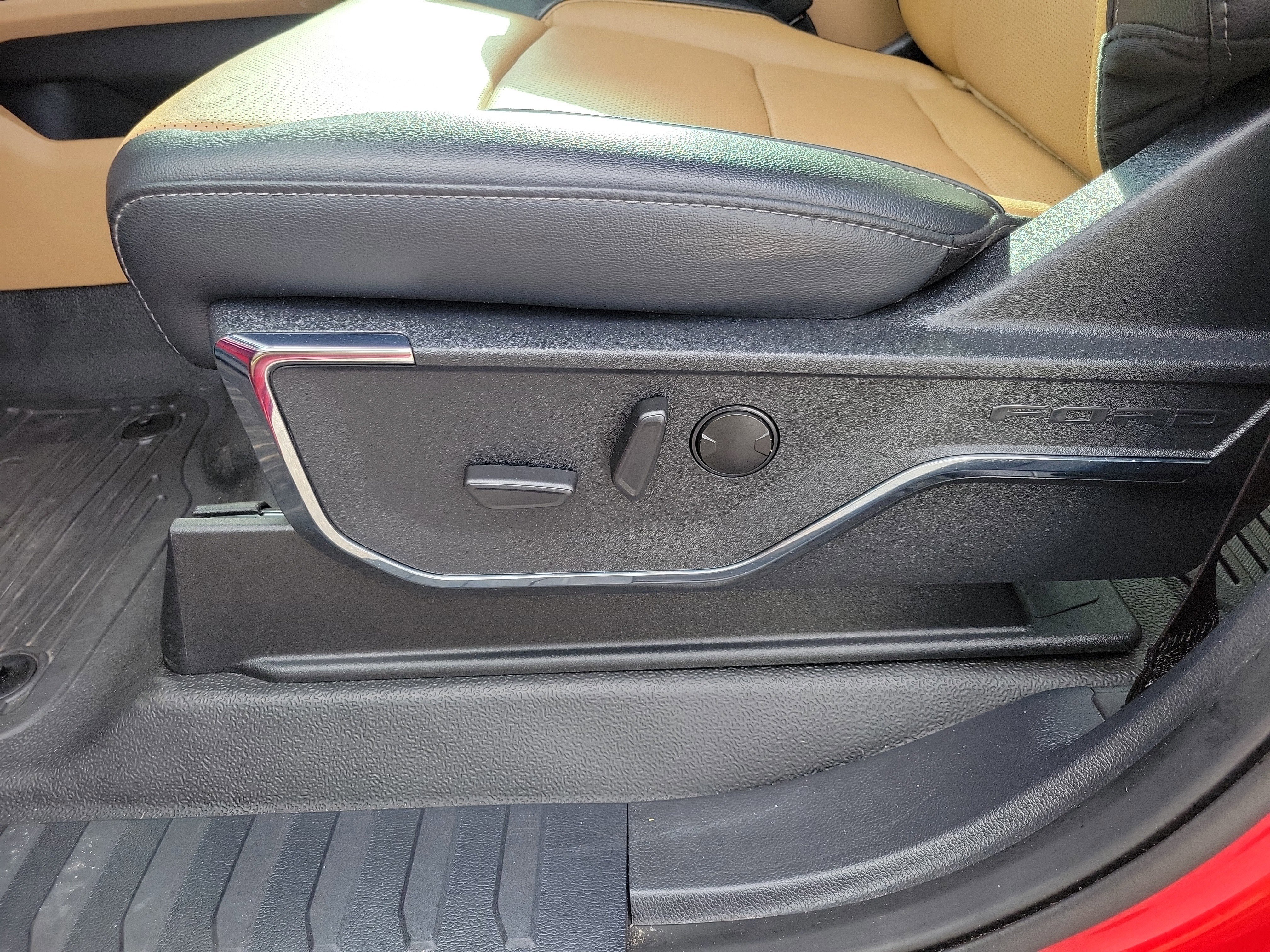 Certified 2024 Ford F250 Lariat w/ Sport Appearance Package image 9