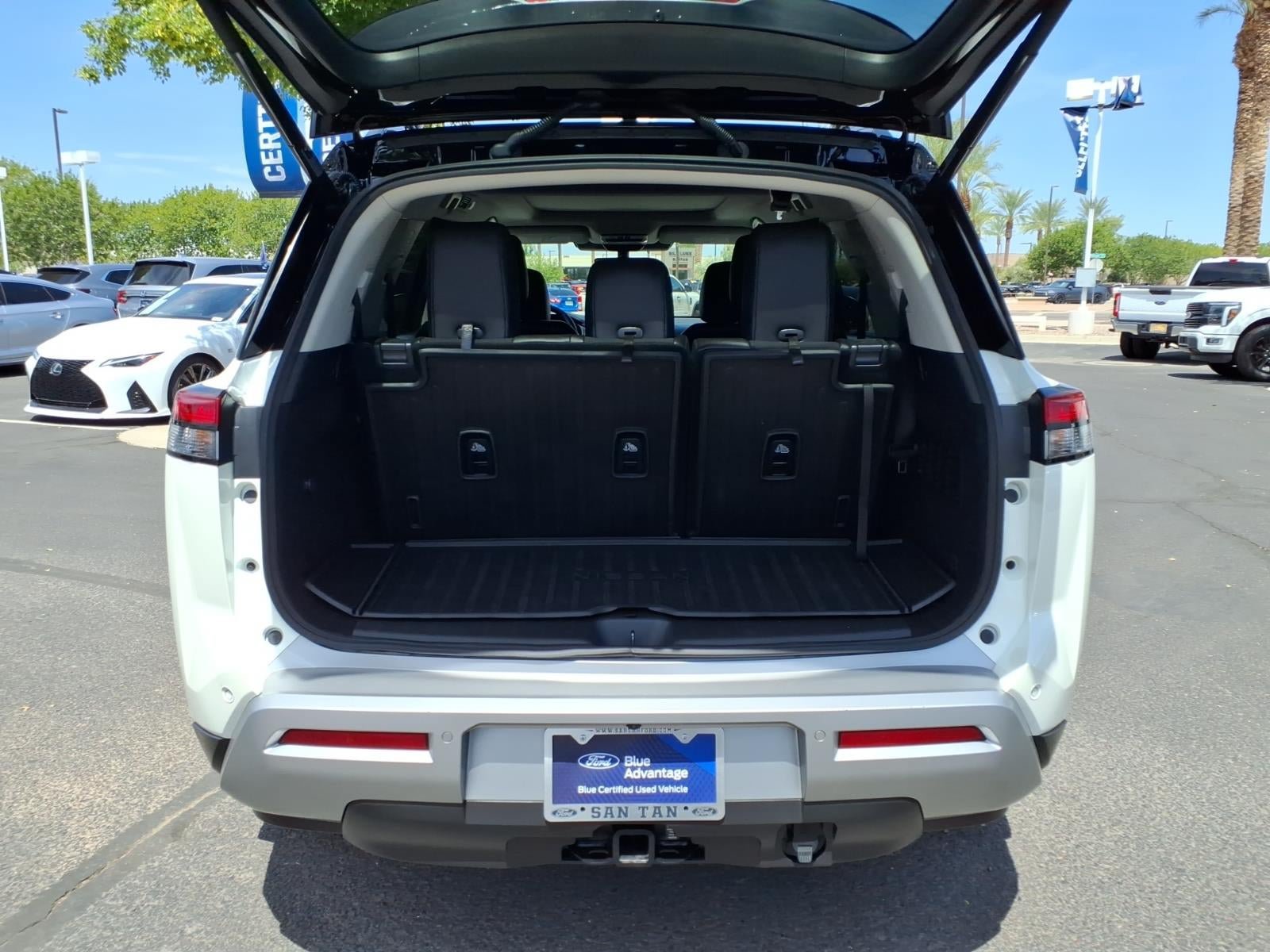 Used 2024 Nissan Pathfinder Platinum AWD/4WD image 17