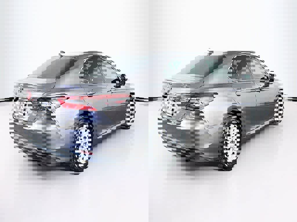 Used 2022 Toyota Camry LE image 24