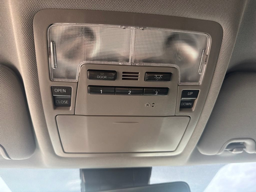 Used 2019 Toyota Highlander XLE AWD/4WD image 30