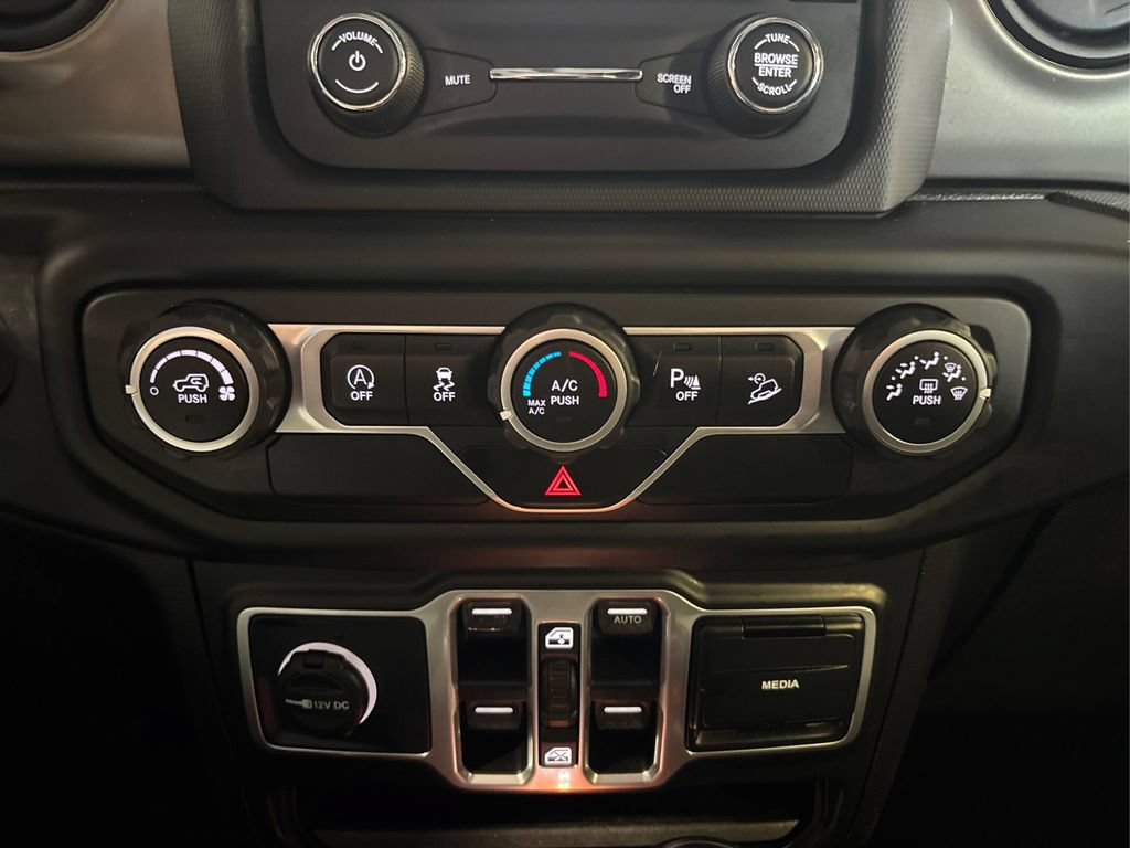 Used 2018 Jeep Wrangler Unlimited Sport S AWD/4WD image 32