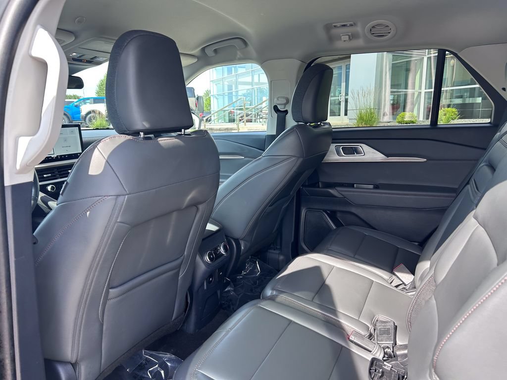 Certified 2025 Ford Explorer Active w/ Active Comfort Package AWD/4WD image 14