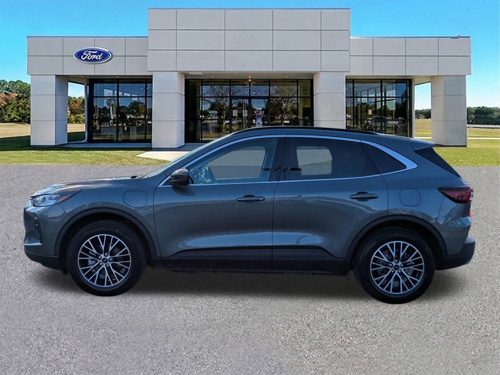 Certified 2025 Ford Escape SE FWD image 2