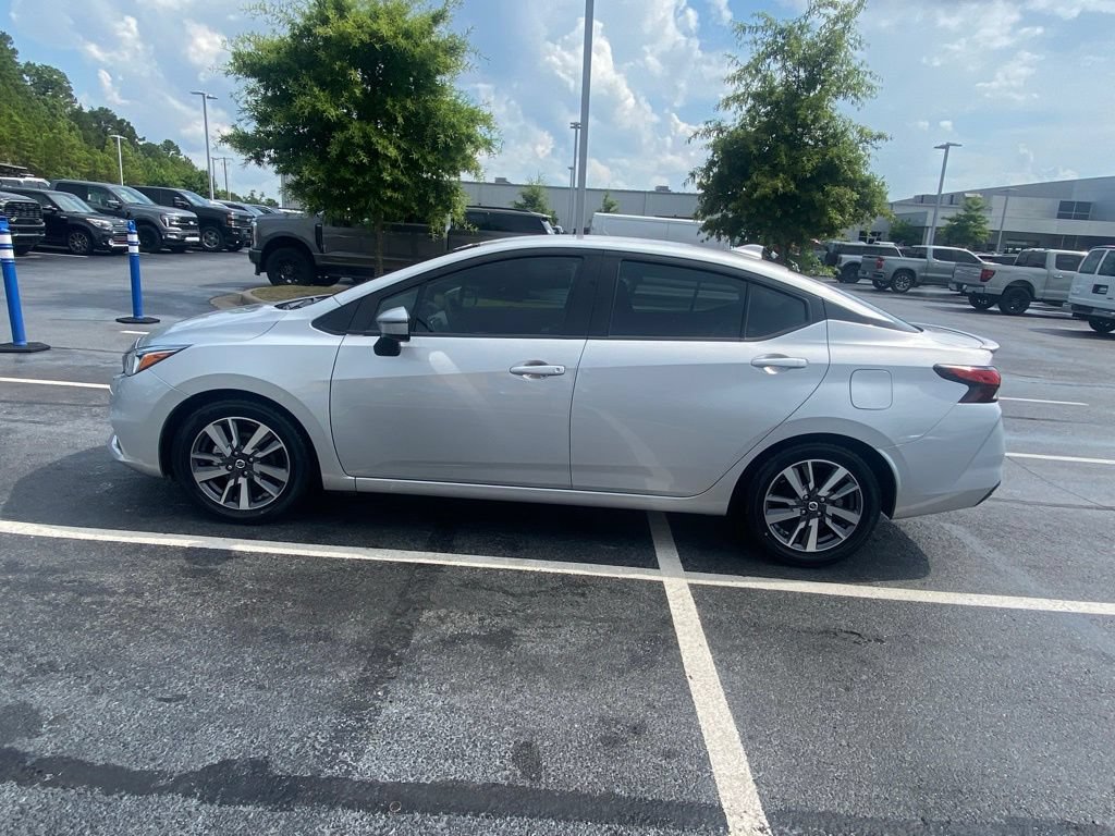 Used 2020 Nissan Versa SV FWD image 4