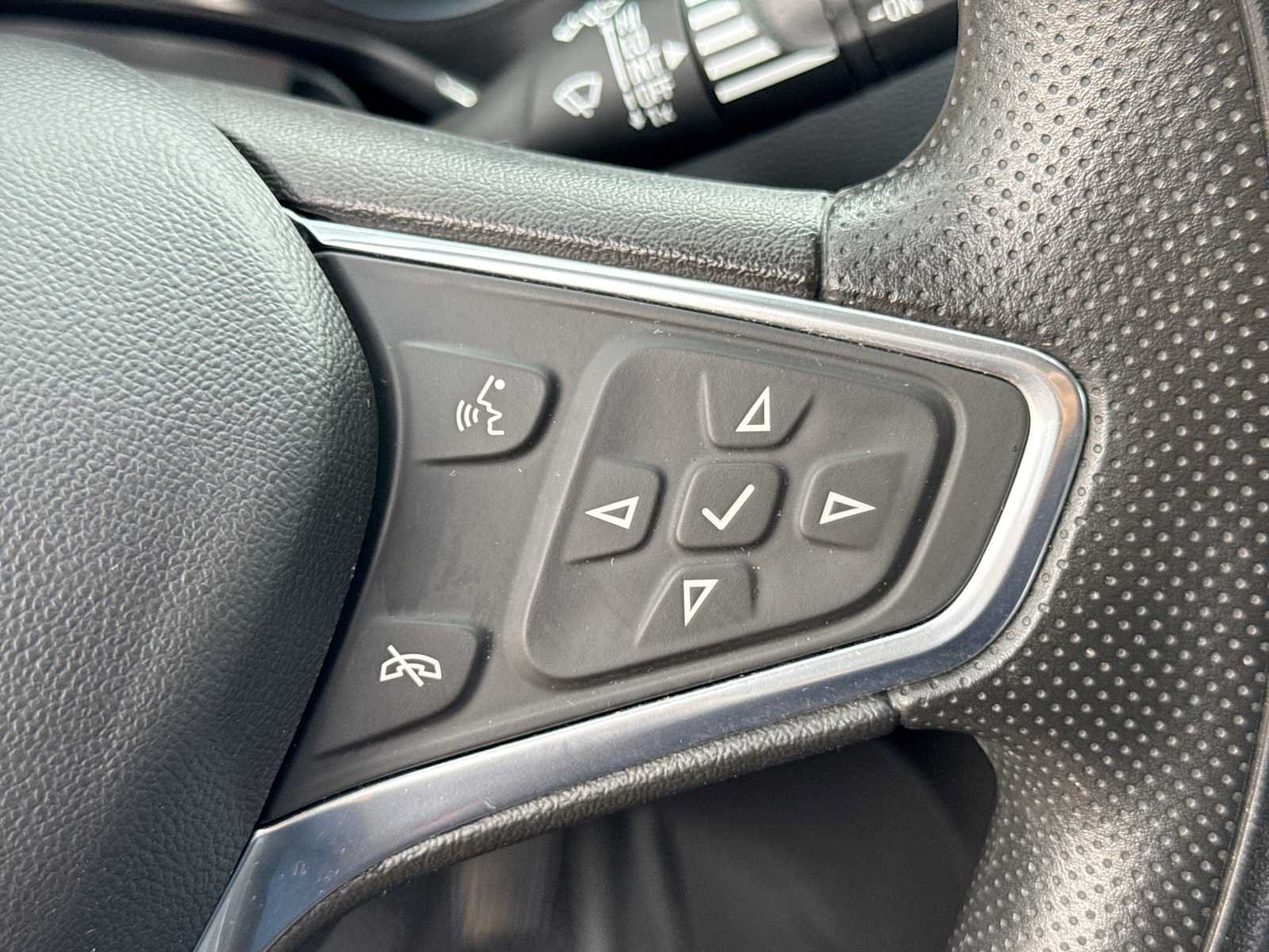 Used 2022 Chevrolet Equinox LT FWD image 23