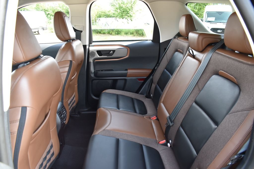 Certified 2025 Ford Bronco Sport Outer Banks w/ Outer Banks Tech Package+ AWD/4WD image 30