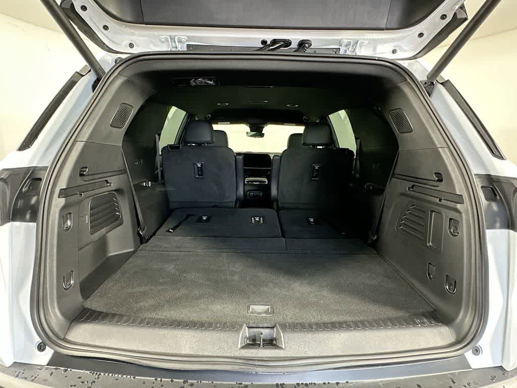 Used 2025 Chevrolet Traverse LT w/ Driver Confidence Package FWD image 21