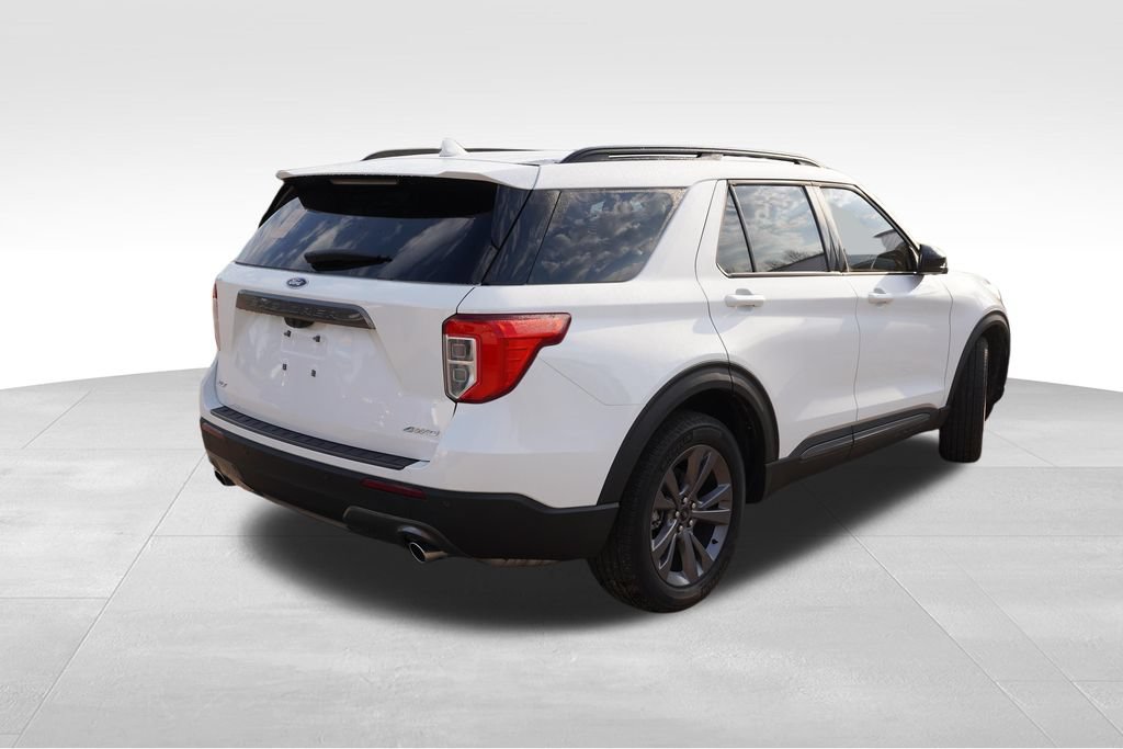 Certified 2024 Ford Explorer XLT w/ Equipment Group 202A AWD/4WD image 3