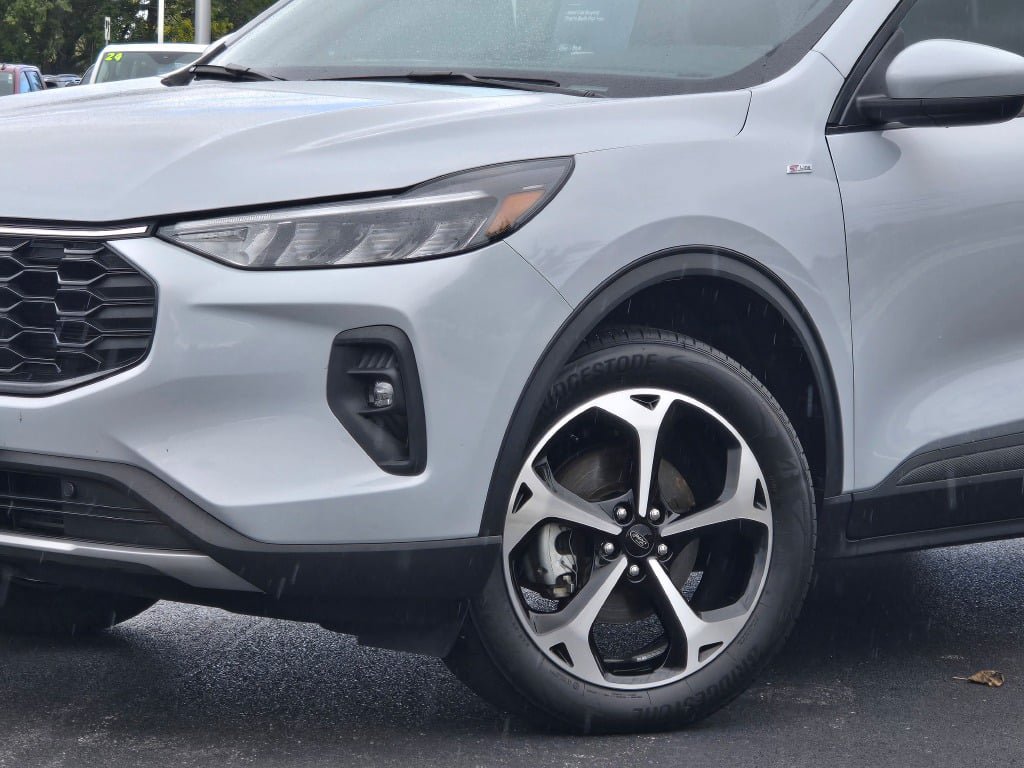 Certified 2025 Ford Escape ST-Line Select w/ Tech Pack #1 AWD/4WD image 2