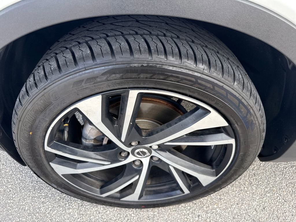 Used 2020 Volvo XC40 T5 R-Design image 12