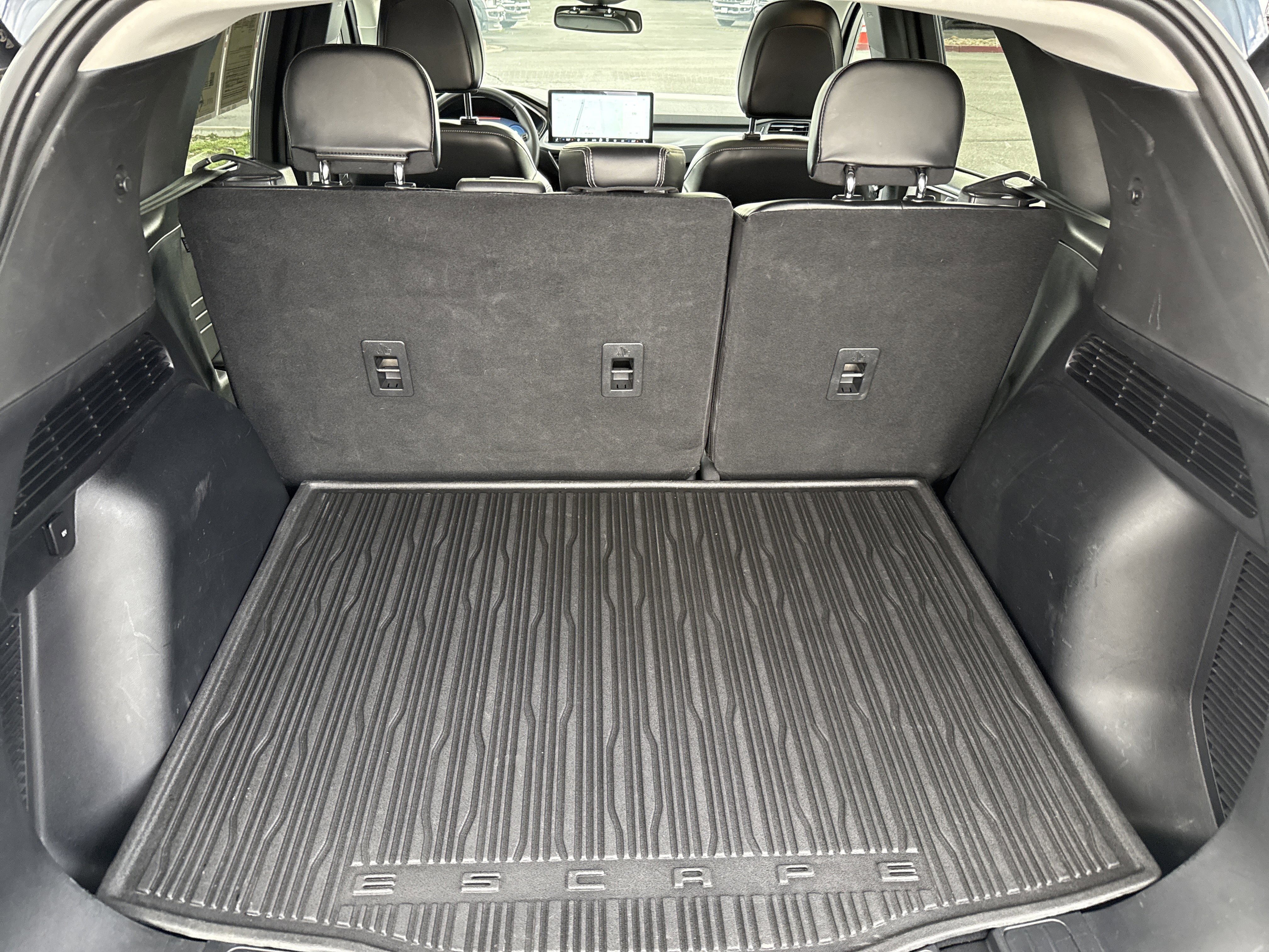 Certified 2024 Ford Escape Platinum w/ Class II Trailer Tow Package image 26