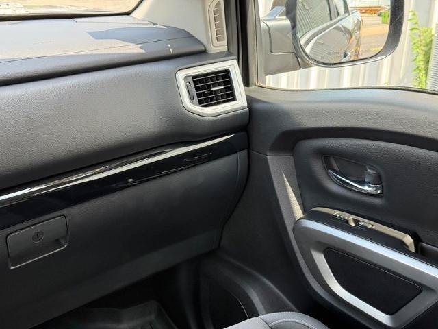 Used 2021 Nissan Titan SV w/ SV Convenience Package AWD/4WD image 12