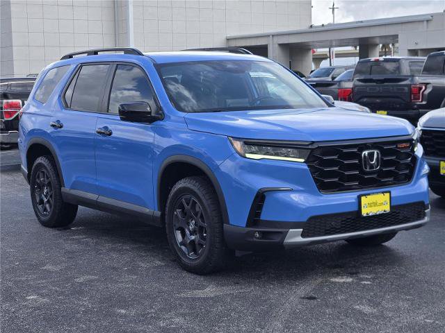 Used 2025 Honda Pilot TrailSport image 3