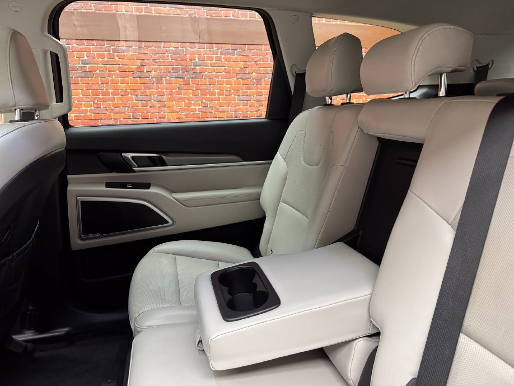 Used 2020 Kia Telluride S w/ S 8 Passenger Seating Package FWD image 12