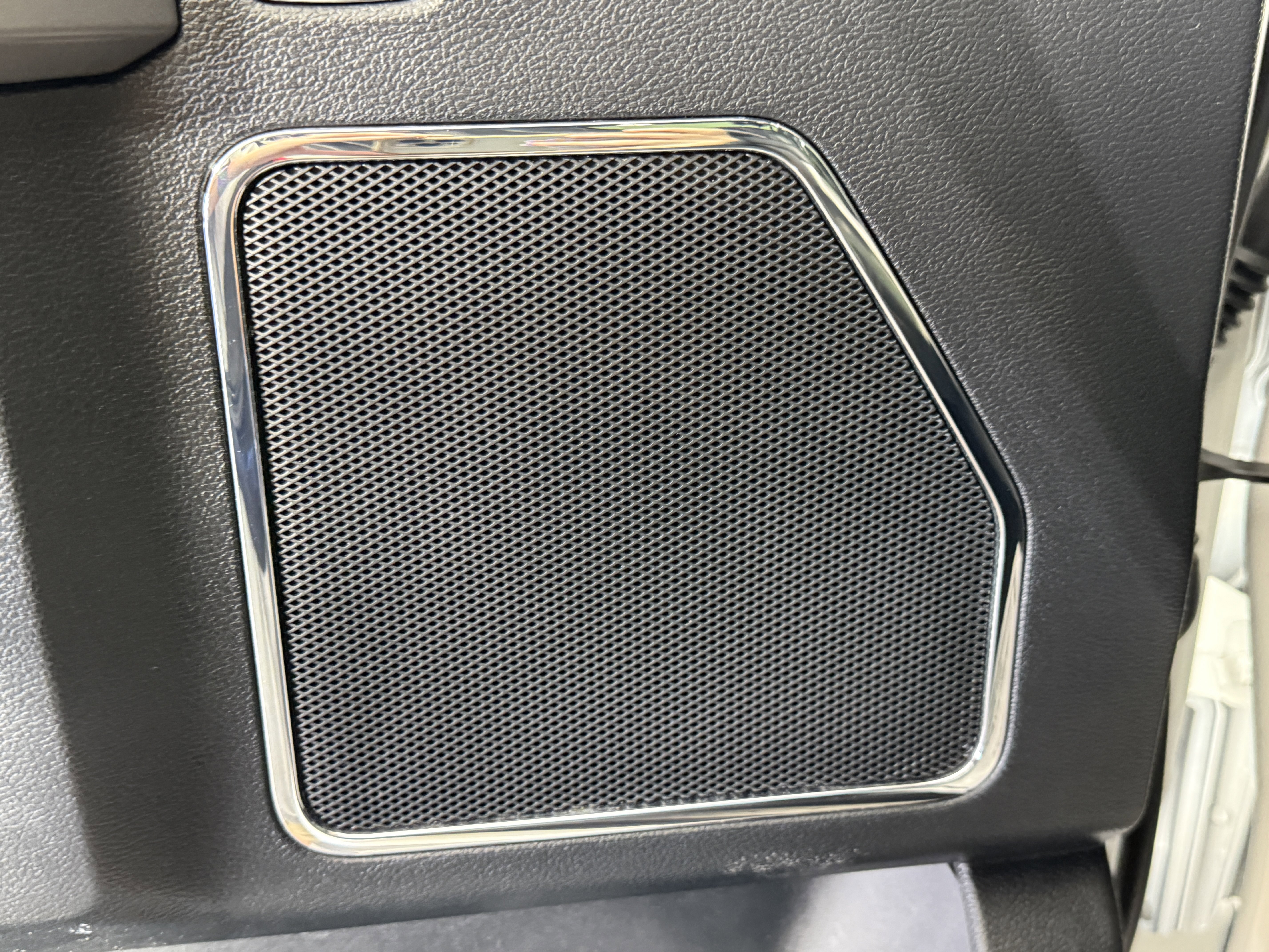 Certified 2020 Ford F250 Platinum w/ FX4 Off-Road Package image 16