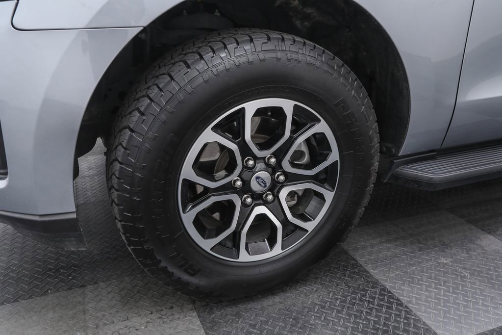 Certified 2024 Ford Expedition Max XLT image 9