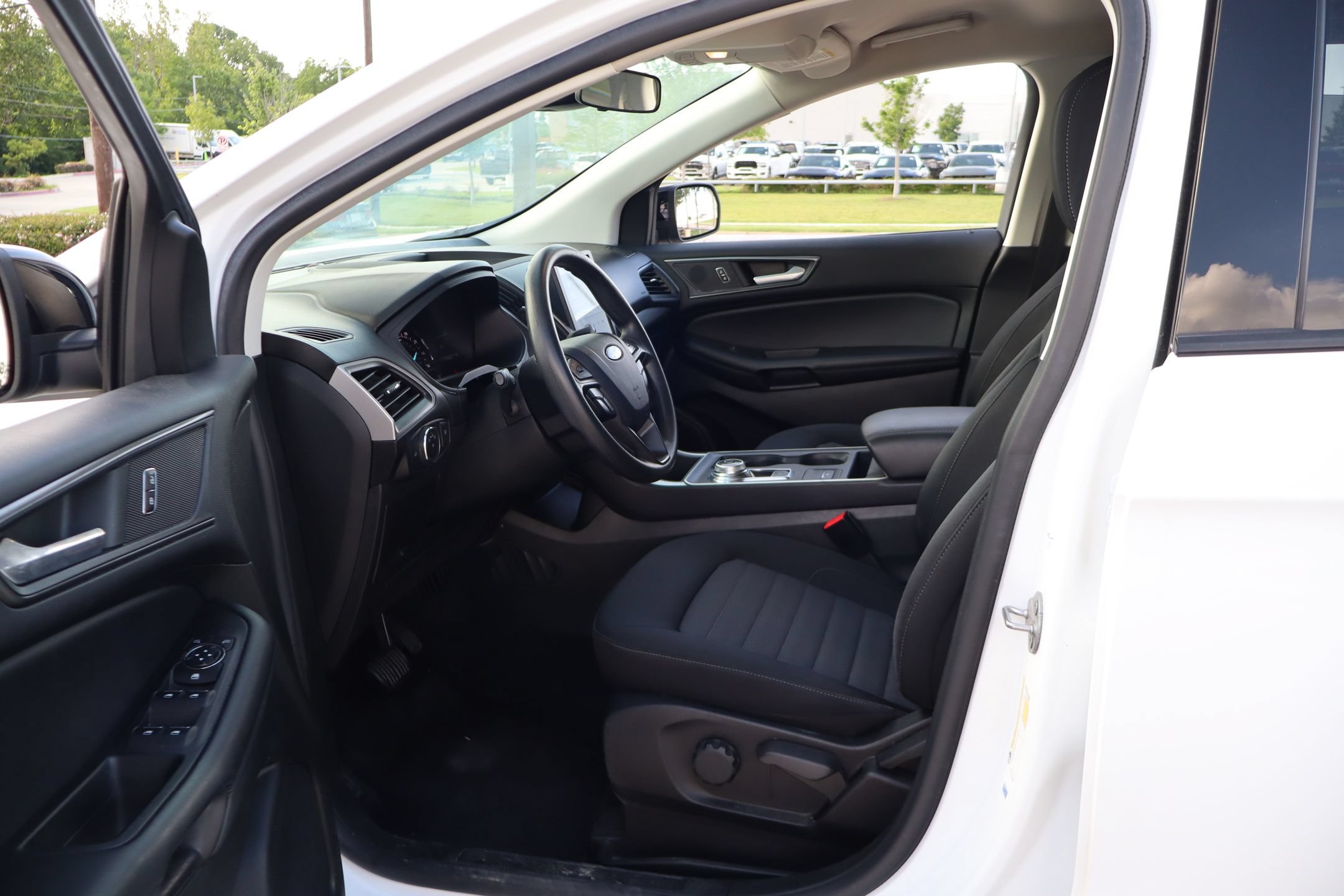 Certified 2022 Ford Edge SE w/ Black Appearance Package AWD/4WD image 25