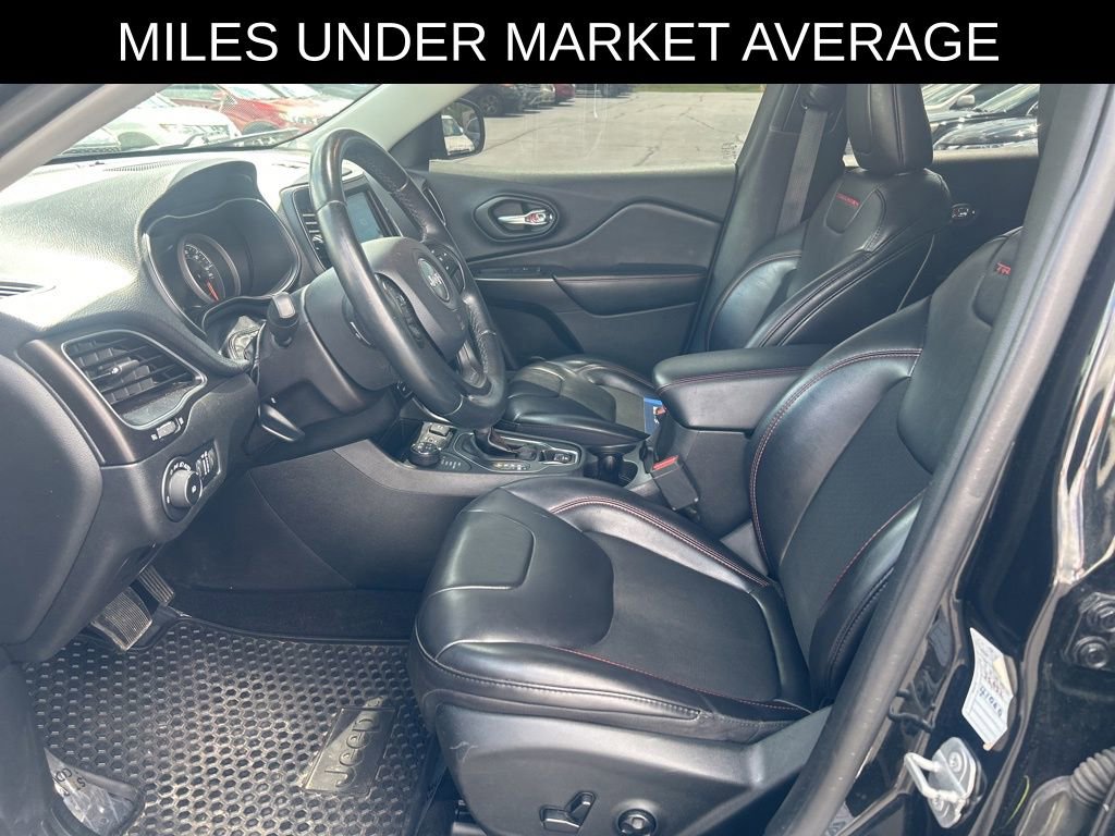 Used 2019 Jeep Cherokee Trailhawk AWD/4WD image 7