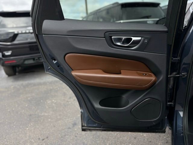 Used 2023 Volvo XC60 B5 Plus AWD/4WD image 18