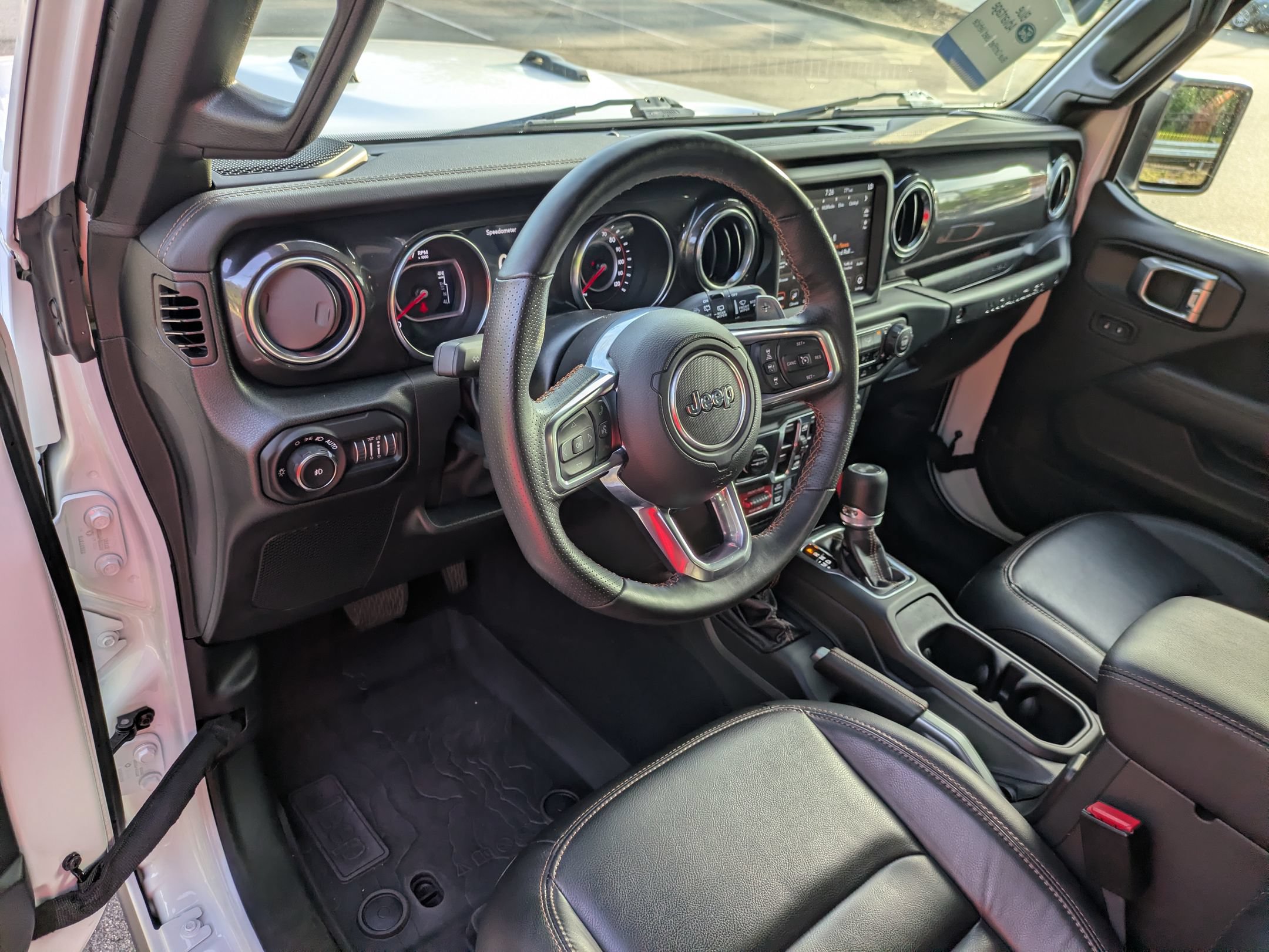 Used 2022 Jeep Wrangler Unlimited Rubicon w/ Xtreme Recon 35" Tire Package AWD/4WD image 14
