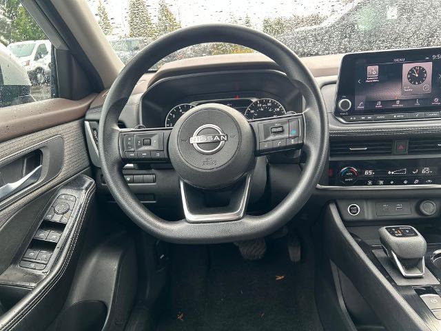 Used 2023 Nissan Rogue SV image 9