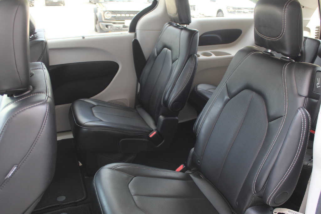 Used 2024 Chrysler Pacifica Touring-L FWD image 33