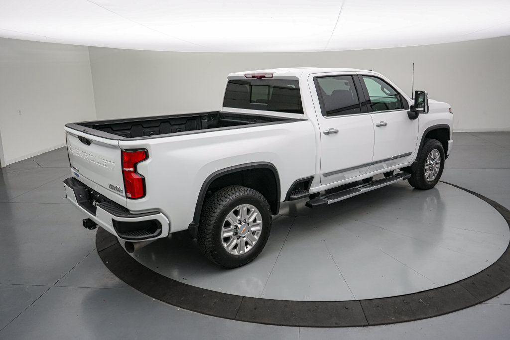 Used 2024 Chevrolet Silverado 2500 High Country w/ Technology Package AWD/4WD image 4