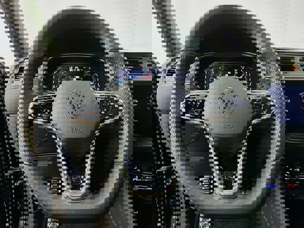 Used 2022 Volkswagen Tiguan SEL R-Line image 19