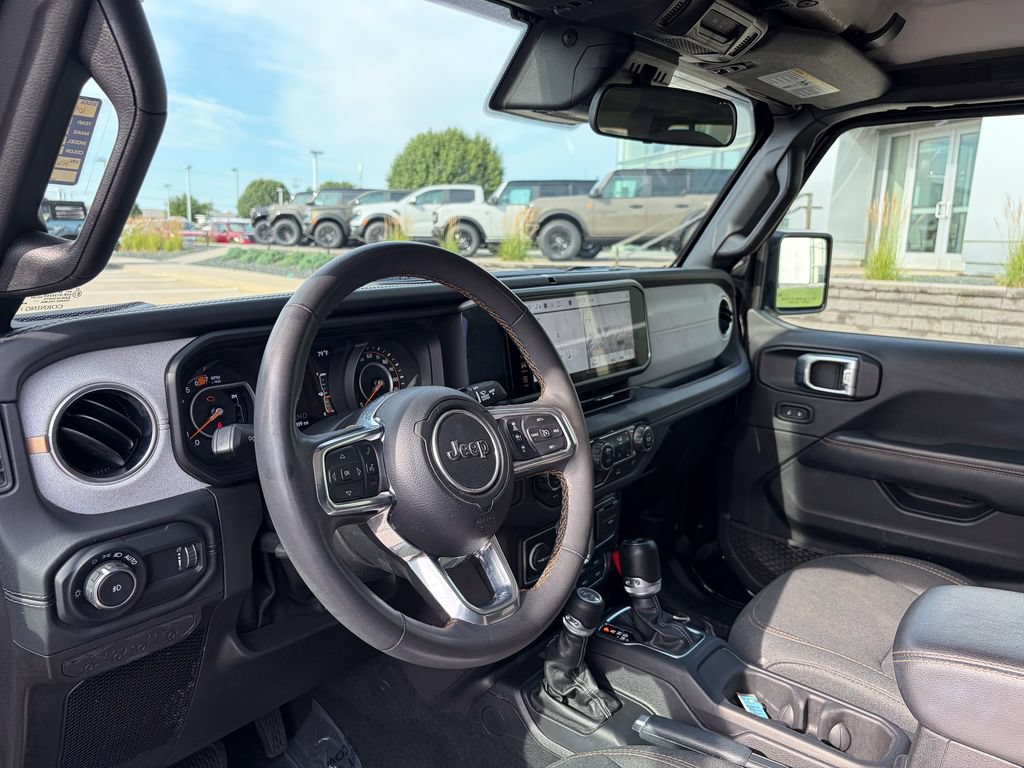 Used 2024 Jeep Wrangler Unlimited Sahara AWD/4WD image 9