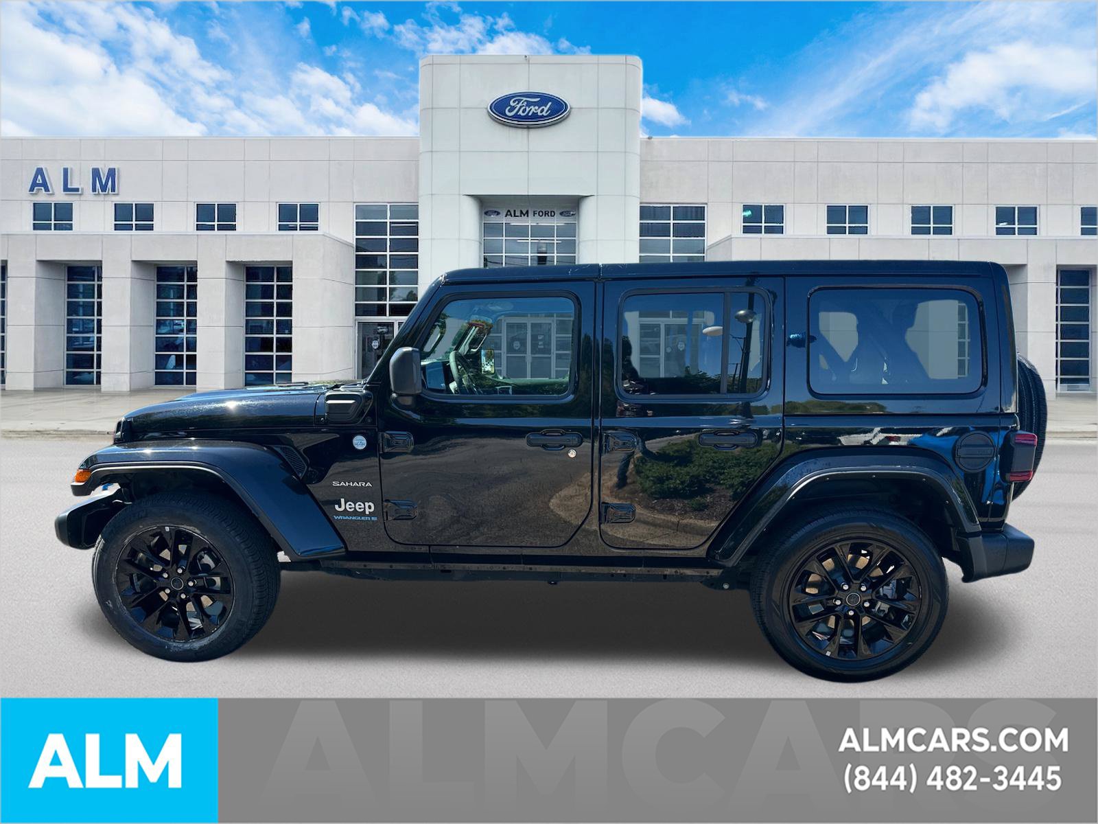 Used 2024 Jeep Wrangler Unlimited Sahara AWD/4WD image 9