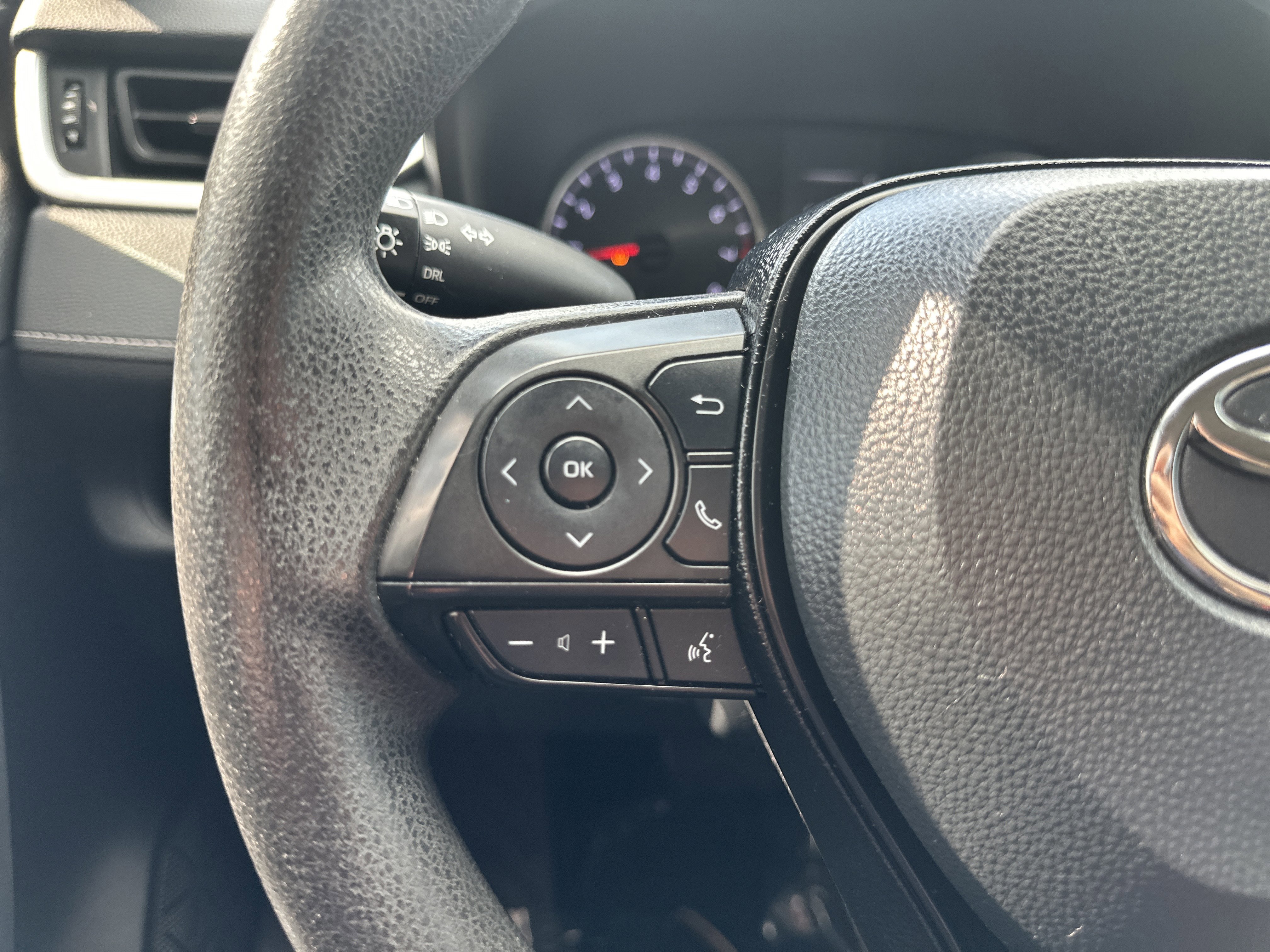 Used 2021 Toyota RAV4 LE image 19