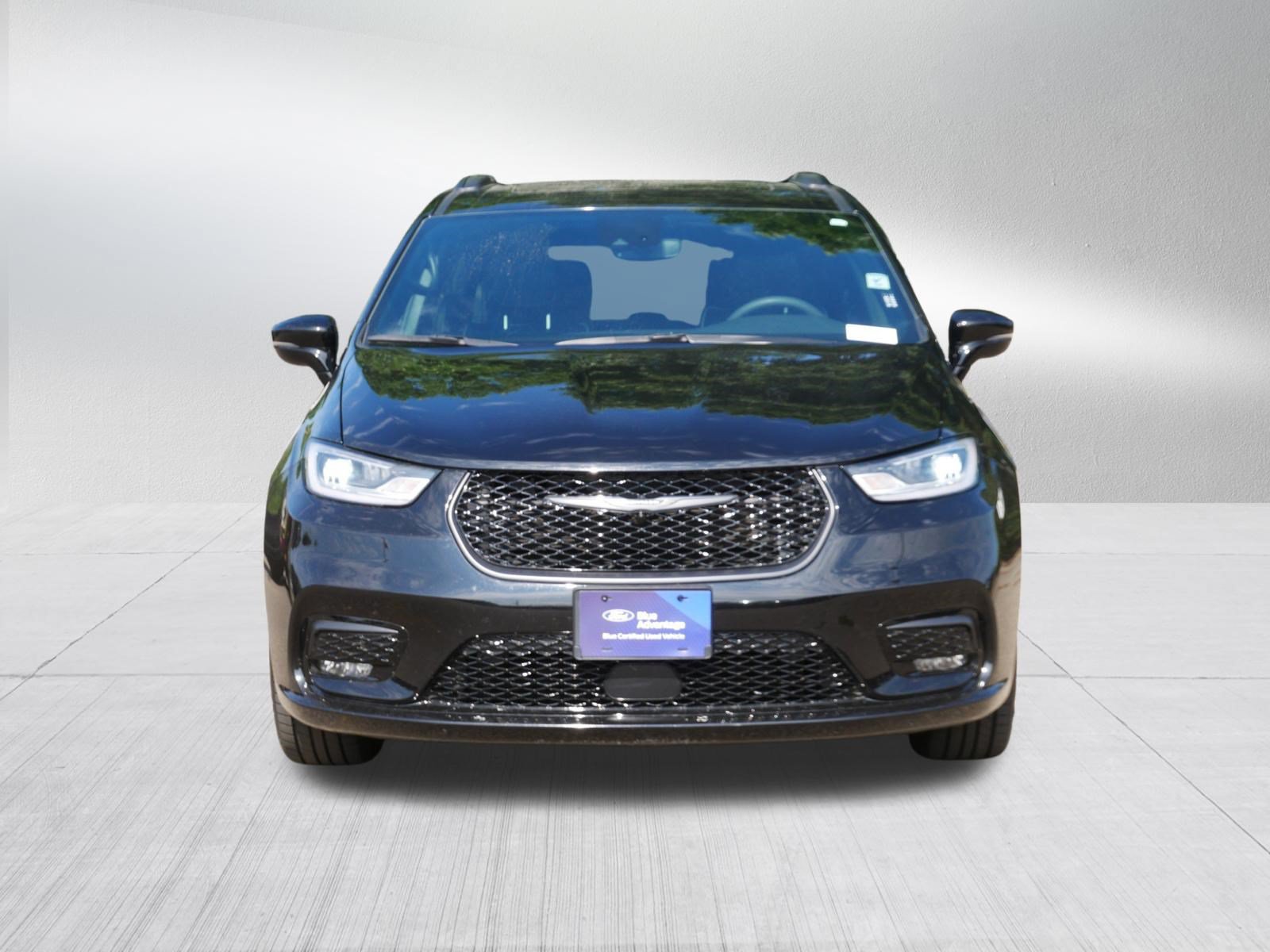 Used 2026 Chrysler Pacifica Limited w/ S Appearance Package FWD image 2
