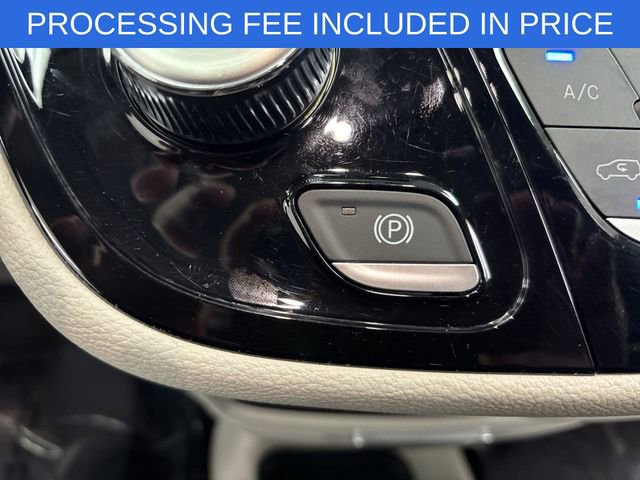 Used 2023 Chrysler Pacifica Touring-L FWD image 23