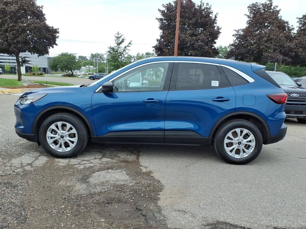 Certified 2023 Ford Escape Active AWD/4WD image 2