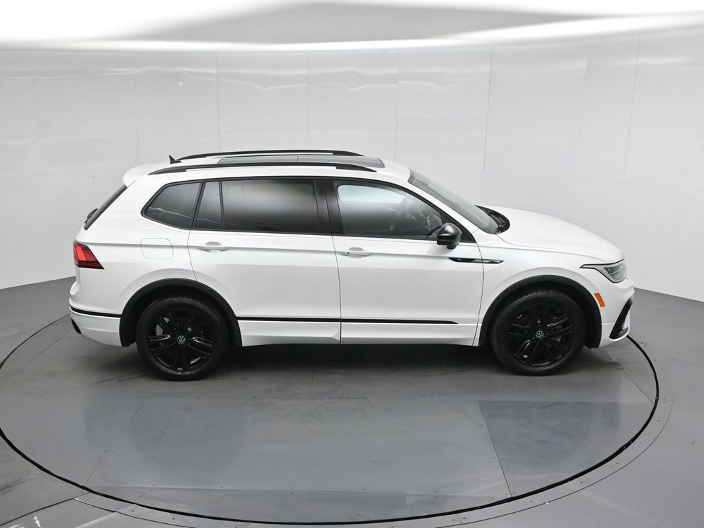 Used 2022 Volkswagen Tiguan SE R-Line image 10