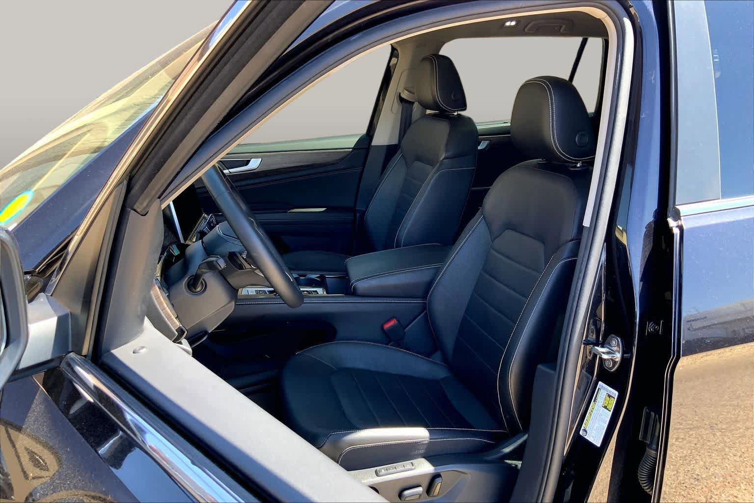 Used 2024 Volkswagen Atlas SEL AWD/4WD image 7