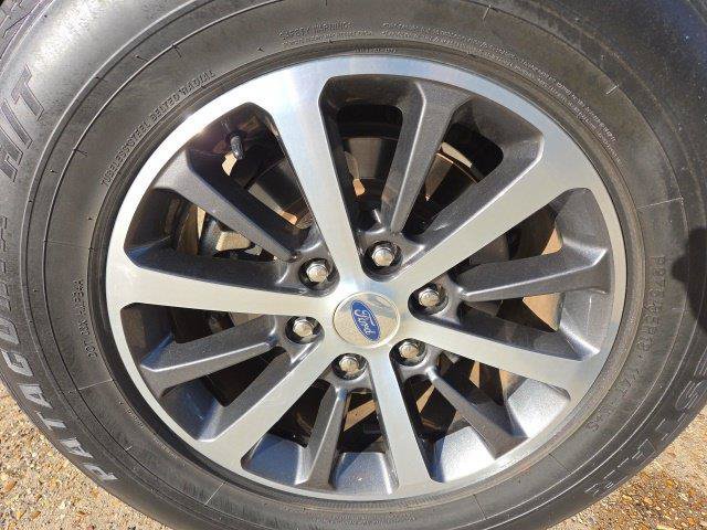 Certified 2019 Ford Expedition XLT RWD image 18