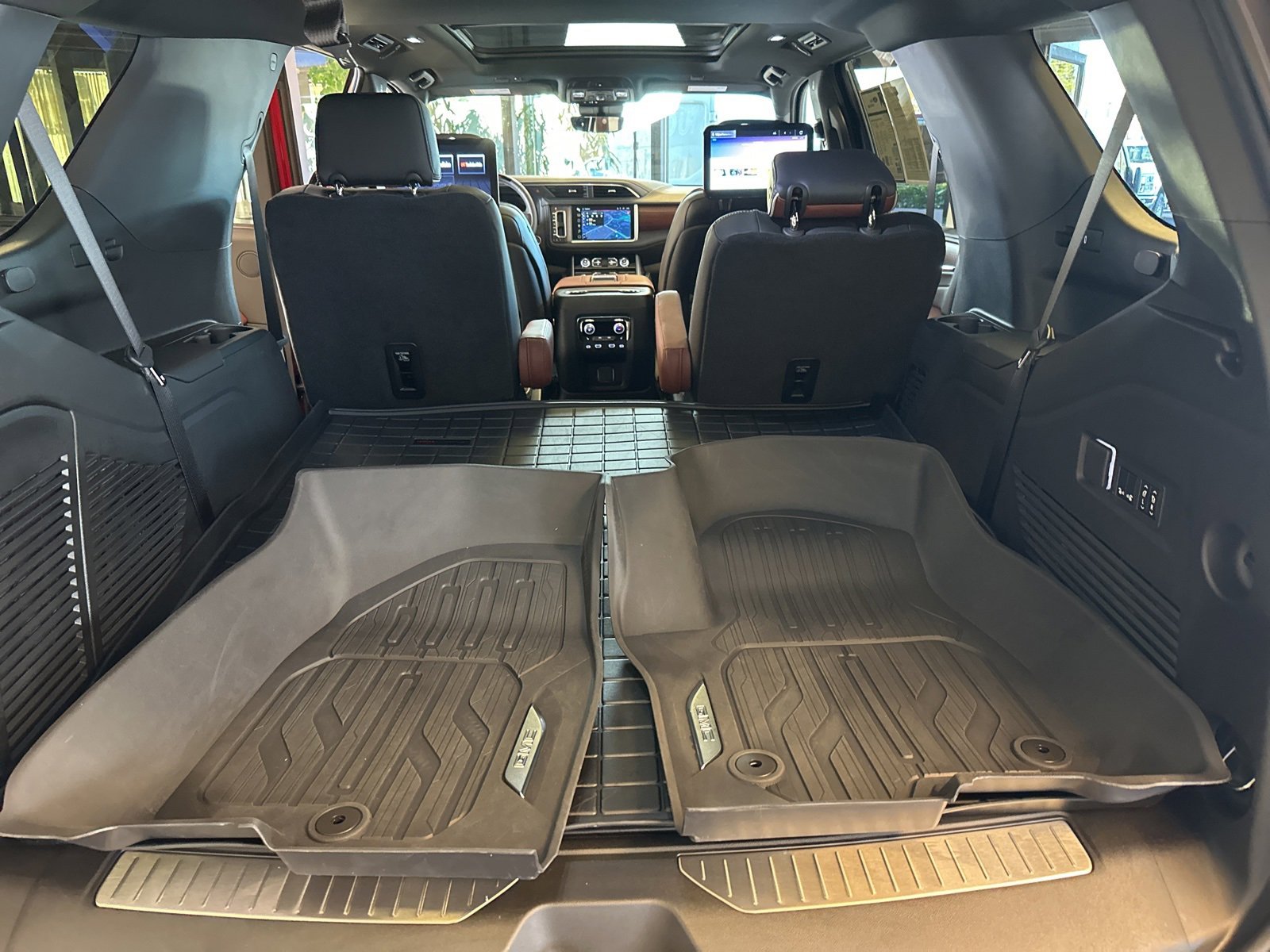 Used 2024 GMC Yukon Denali Ultimate w/ LPO, Floor Liner Package image 34